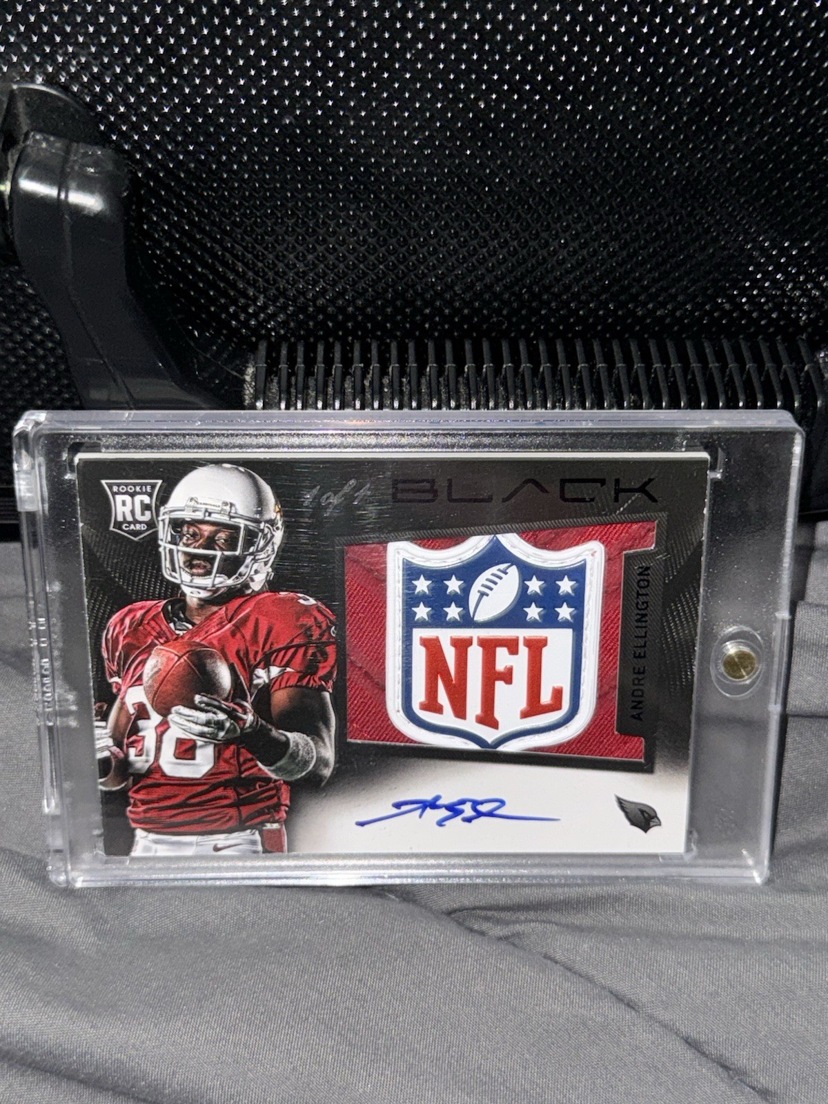 2013 Panini Black Rookie Andre Ellington NFL Shield 1/1 Auto #202 Cardinals