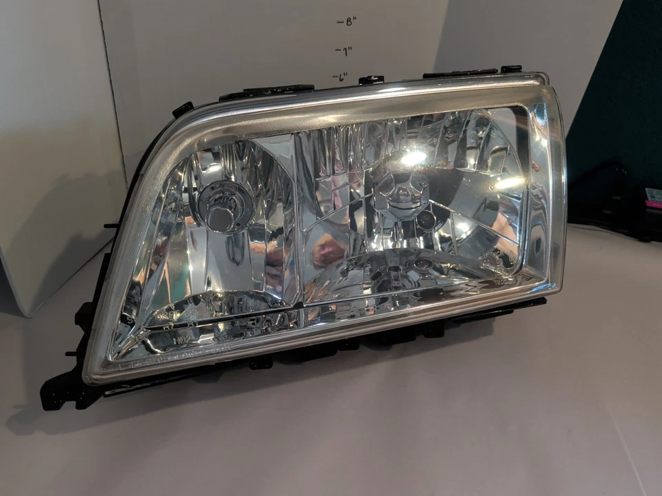 Conjunto de faros para conductor lado izquierdo Mercedes Benz C-230 1999 usados OEM  Foto 2 de 4