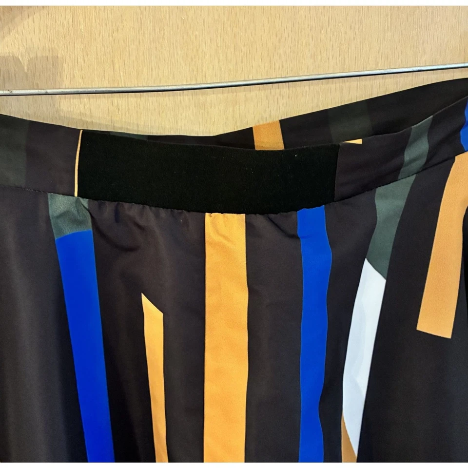 COS Smooth Printed Convex Striped Midi Skirt - EU 24/US 2 - Image 3 of 4