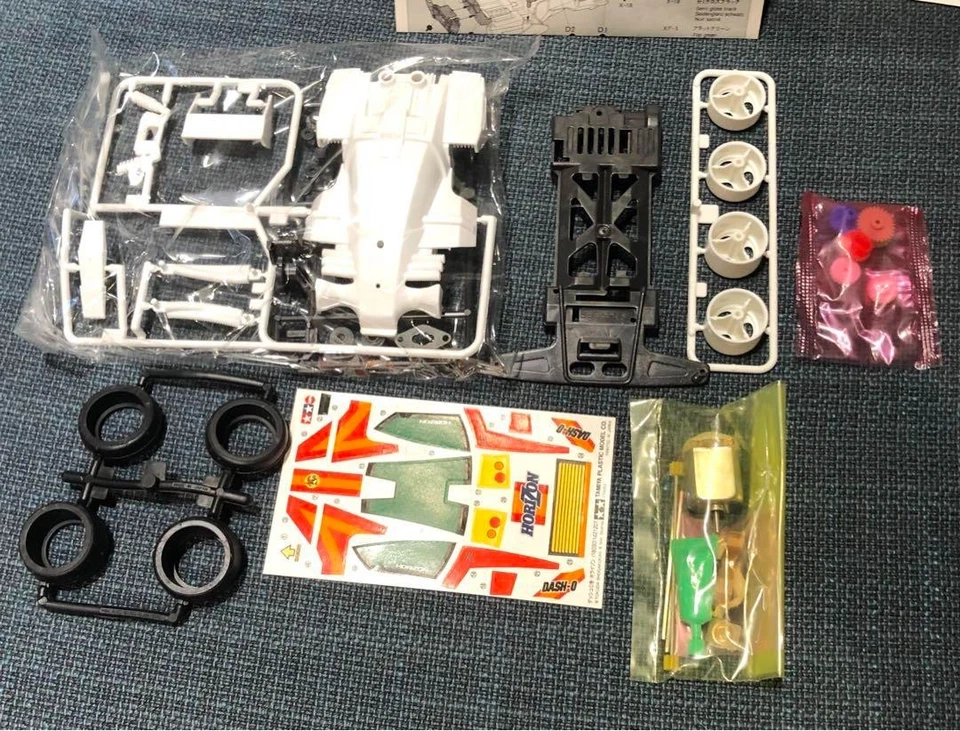 TAMIYA Dash-0 Horizon Mini 4WD Kit Unassembled White Body with Parts & Manual - Image 2 of 3