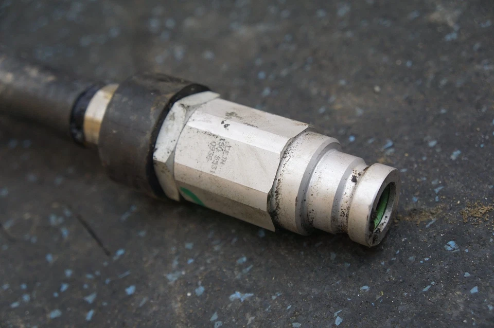 Manguera de tubería de entrega de radiador enfriador de aceite 258089 OEM Ferrari California 2008-14 Foto 3 de 4