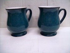 Ein Paar Denby, Greenwich, grün glasierte Tassen in einwandfreiem Zustand