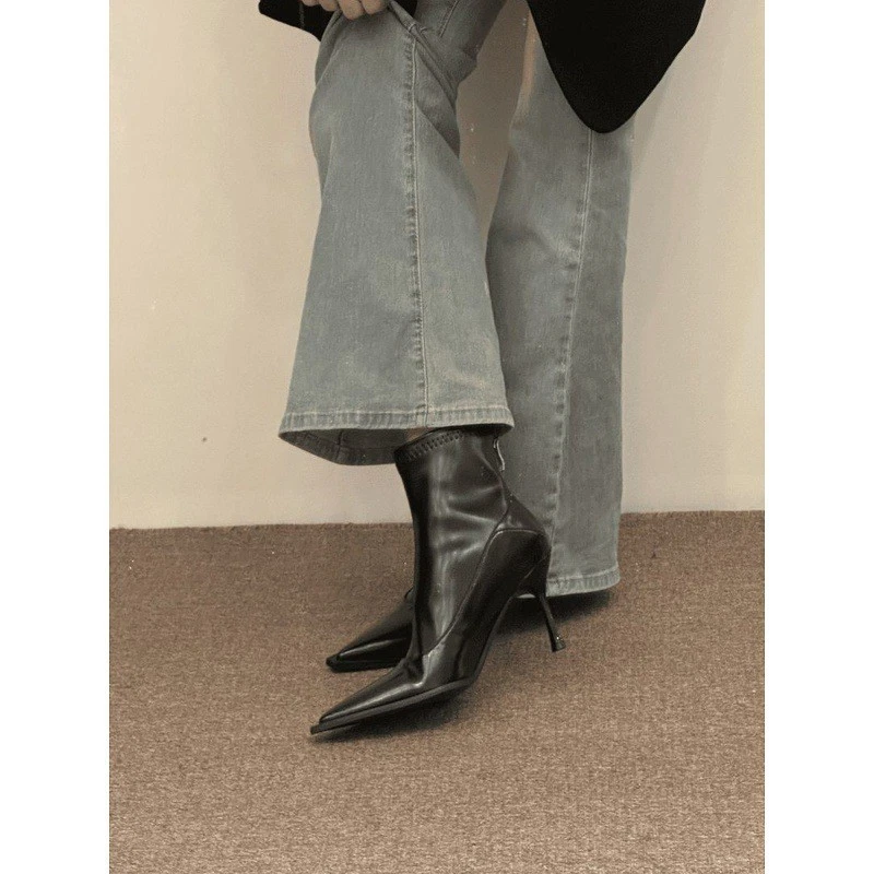 Botas de cuero con punta puntiaguda para mujer con cremallera trasera tacón alto botas al tobillo americanas talla Foto 2 de 4