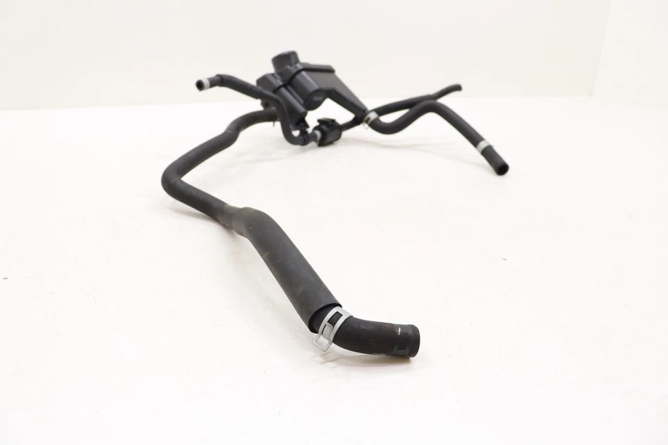 Válvula de control de solenoide evaporador Nissan Titan 2019-2024 5,6 L con tubo de manguera OEM Foto 2 de 4