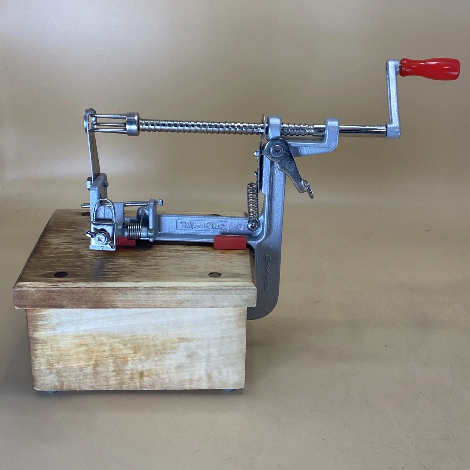 Pampered Chef Apple Peeler, Corer,Slicer , with base.
Opens in a new window or tab