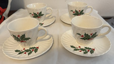 Zestaw 4 kubków do herbaty / kawy SCIO Japan Swirl Holly Berry w spodkach Boże Narodzenie