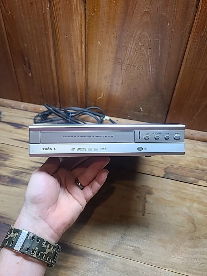 Reproductor de DVD Insignia NS-DVD1-A. Probado y funcionando. Viene con cables. SIN MANDO A DISTANCIA Foto 3 de 4
