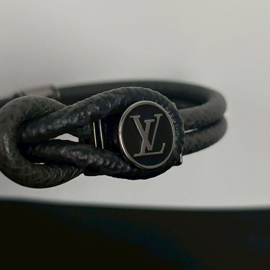 Louis Vuitton Aunthentic Eclipse Loop It Monogram… - image 17
