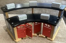 THOMAS AND FRIENDS WOODEN RAILWAY TIDMOUTH SHED ROUNDHOUSE STATION TOYS R US