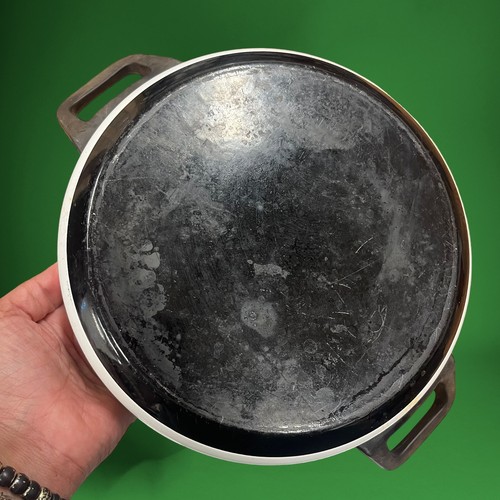 Vintage 70’s Enameled Cast Iron Covered Pot/ Baking 9" Diameter Granny Cottage - Picture 10 of 14