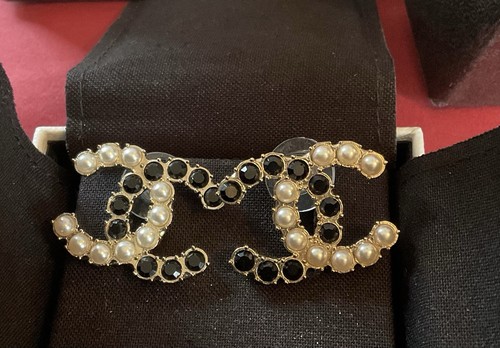 Beautiful CHANEL 2020 White Pearl Black Crystal CC Stud Earrings - Picture 2 of 4