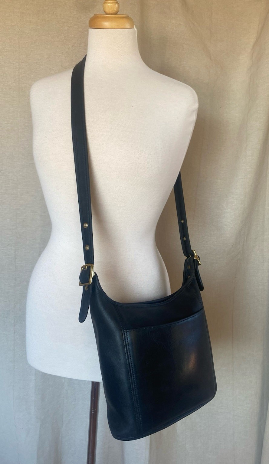 Authentic Vintage Coach 90's Legacy Slim Duffle Black Leather Shoulder Bag 9816