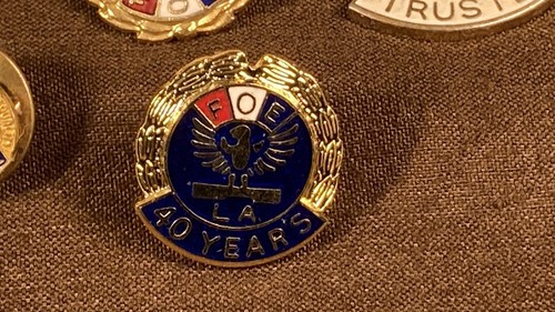 Lot Vtg FOE Fraternal Order of Eagle Rhinestone Lapel Earrings Chain Pin Pinback - Picture 10 of 12