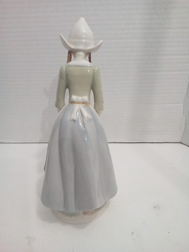lladro? Girl with duck figurines Unsigned glossy Repaired On Back - Picture 3 of 8