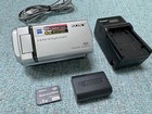 *Read* Silver Sony Handycam Dcr-Sx40 4Gb camcorder + 4Gb card, battery charger