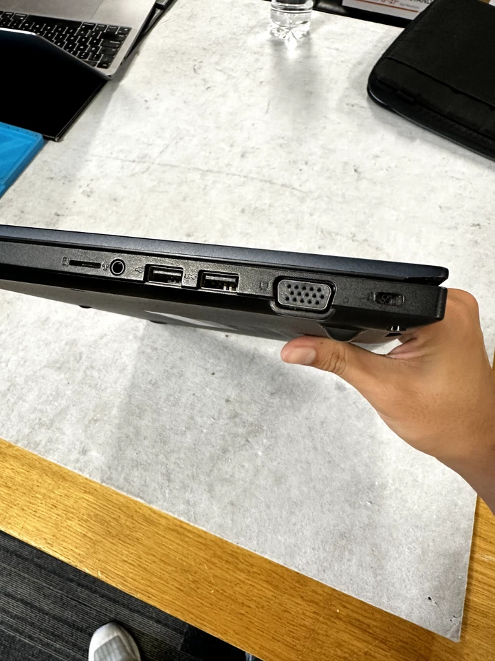 Asus ExpertBook P2451FA – Intel i5-10th Gen, 8GB RAM, 512GB SSD, W10 Pro - image 4 of 4