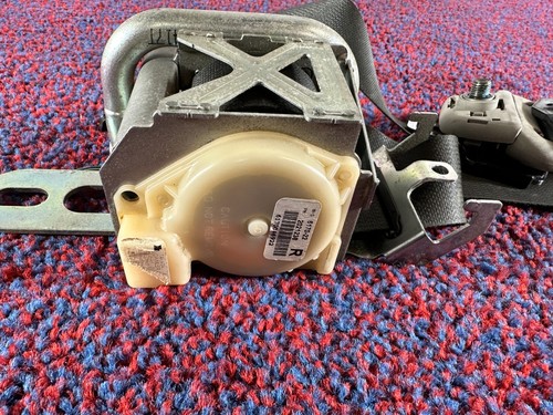 CINTURÓN DE SEGURIDAD TRACTOR SILLA DE PASAJERO DELANTERO DERECHO CHRYSLER 300C SRT8 05-07 6.1L FABRICANTE DE EQUIPOS ORIGINALES - Imagen 3 de 4
