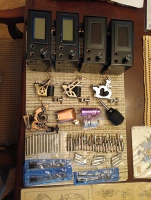 5 Tested New Old Stock Tattoo Machines, 4 Power Supplies, & Lots Of Accessories