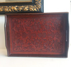 Ancien Plateau rectangulaire en bois avec poignées - Fonds recouvert cuir Teinté
