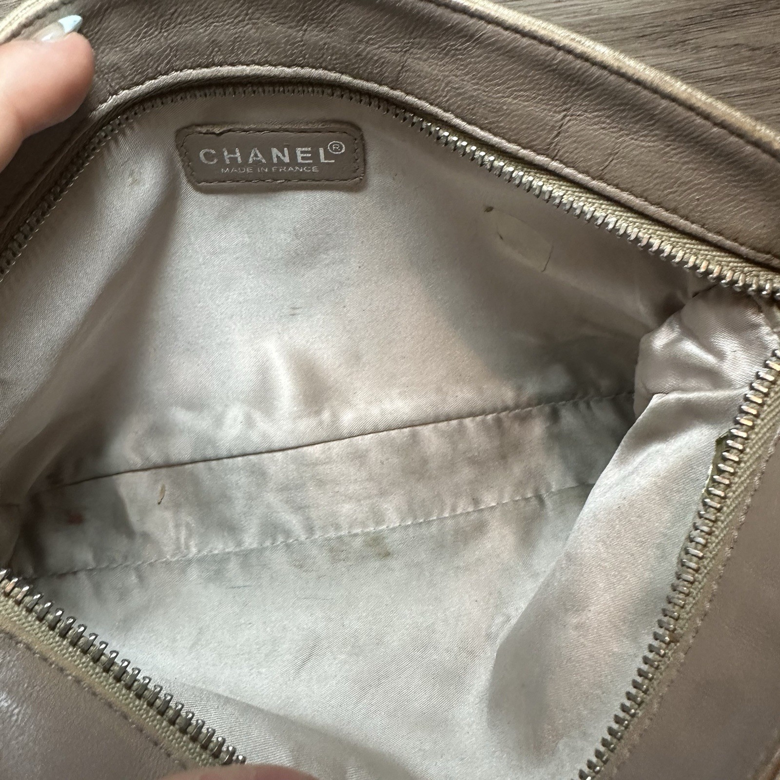 CHANEL 100% AUTHENTIC Beige Grid Pattern Travel L… - image 9