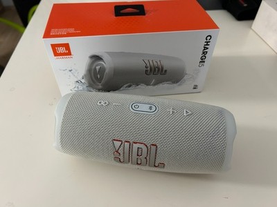 JBL Charge 5 Tragbarer Bluetooth-Lautsprecher - Weiß