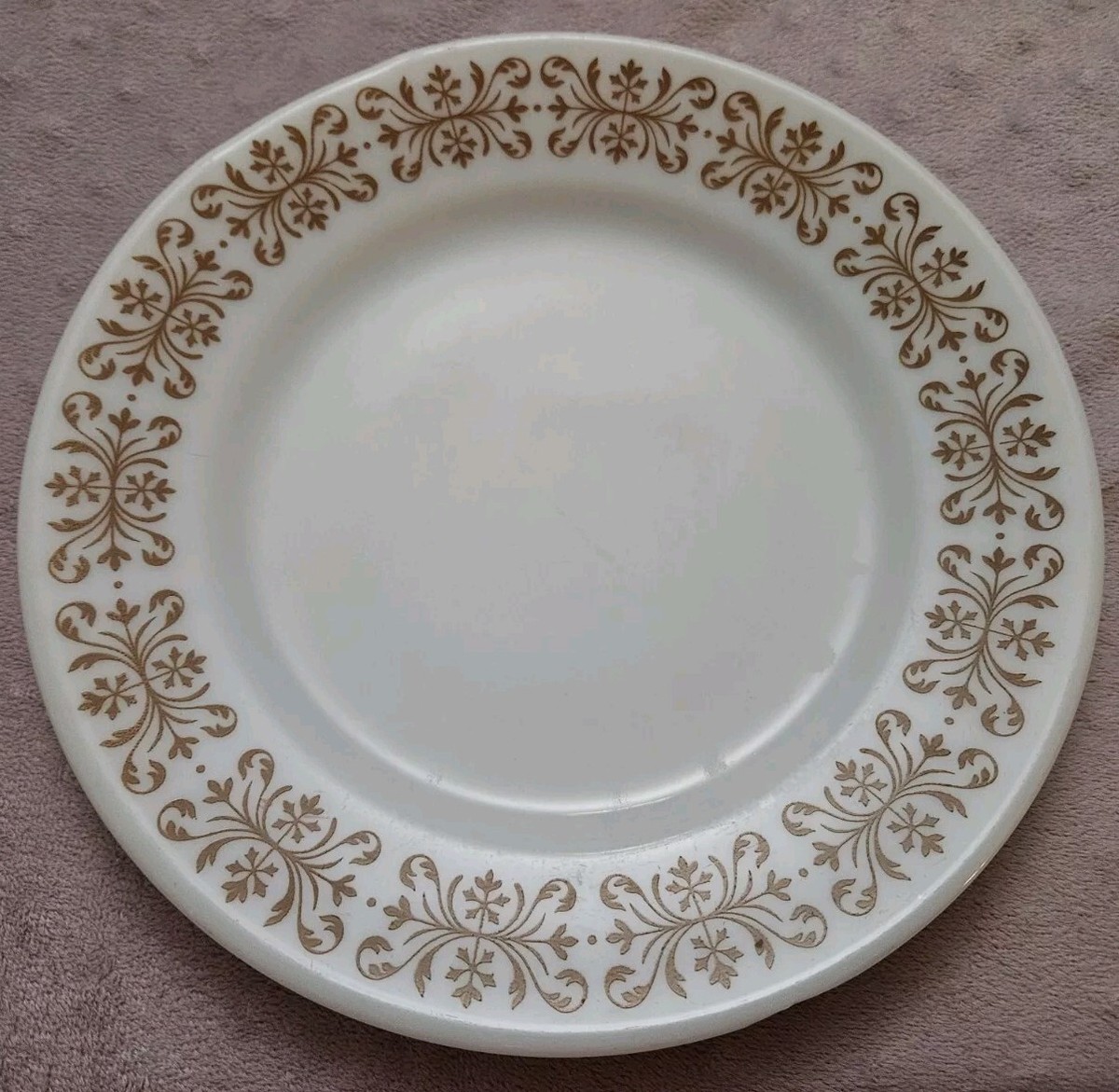 Vintage Pyrex Dinner Plate 9