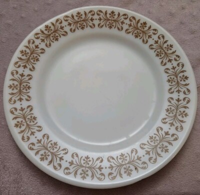 Vintage Pyrex Dinner Plate 9