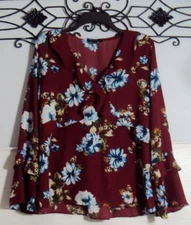 Signature Studio Top Women's Size M Long Sleeve Multicolored Floral V Neck