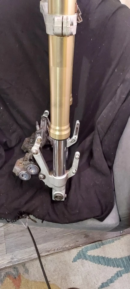 2000 - 2002 YAMAHA YZF R1 STRAIGHT Inverted FORKS WITH BRAKE CALIPERS - Image 4 of 4