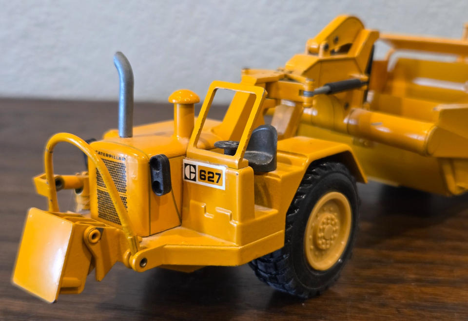 Miniature Caterpillar 627 Scraper NZG 1:50 - Pacman Logo - Occasion