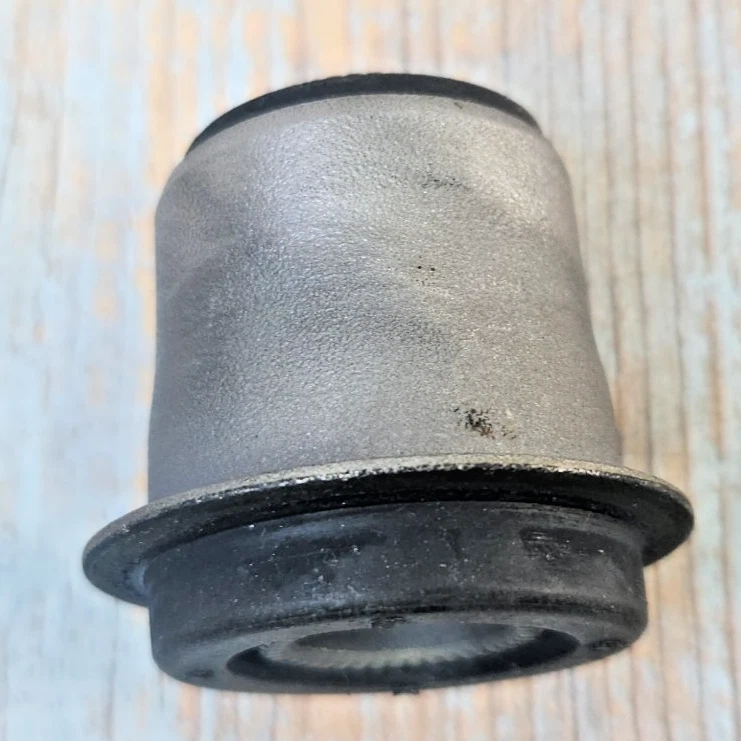 Bujes de brazo de control superior delantero ACDelco 45G8034 GM 19461295 Malibu S10 Grand Am Foto 2 de 4