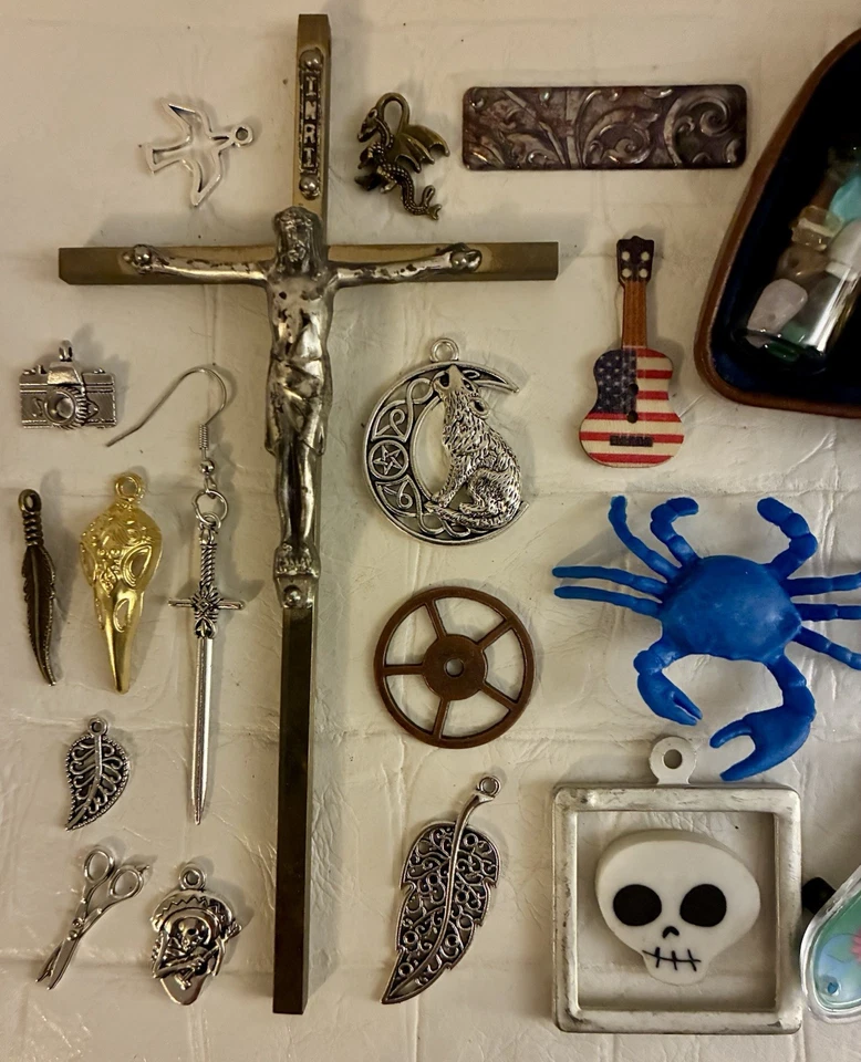 Vtg Silver Plate Crucifix Tommy Hilfiger Leather Eyeglass Case Junk Drawer lot - Image 2 of 4