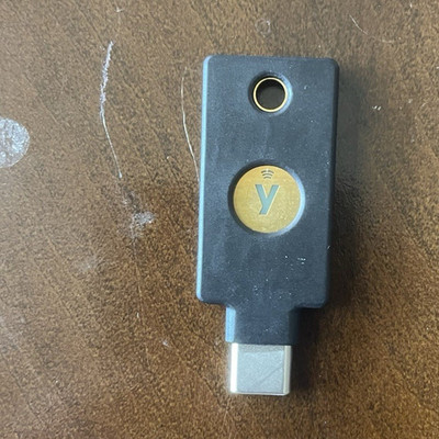 OPEN BOX Yubico Security Key C NFC Two Factor Authentication Connect
