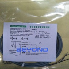1PCS New For SIEMENS proximity switch sensor 3RG4021-0AG33 15...34VDC