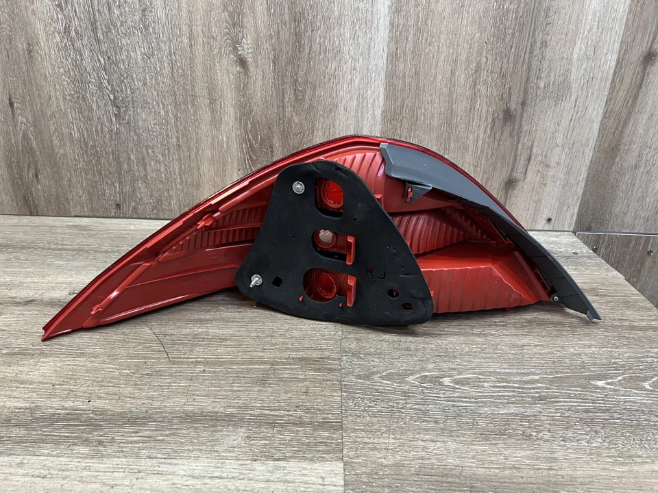 Conjunto de luces traseras derecha Honda Accord 2003-2005 OEM Foto 2 de 4