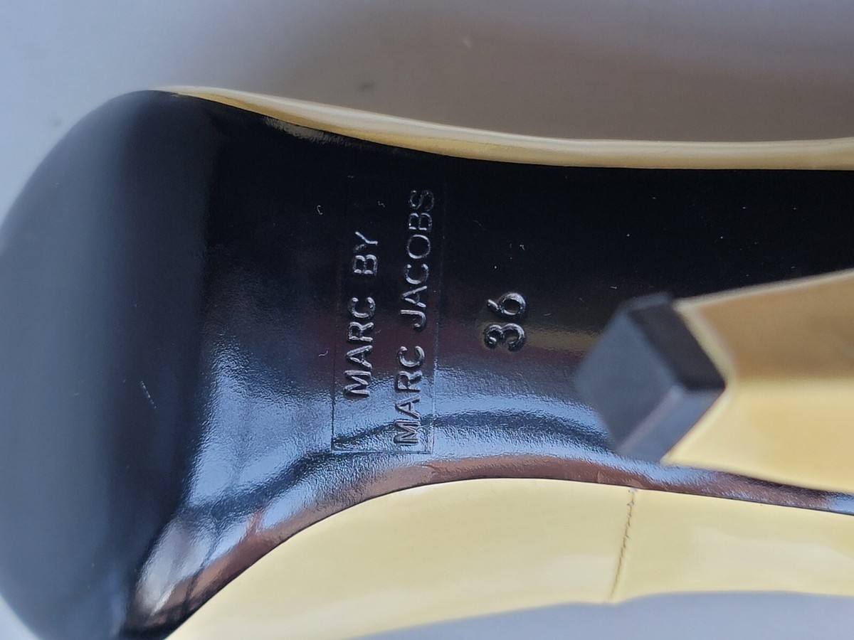 MARC JACOBS light gray 36 US 6 yellow cream leather pumps peep-toe 