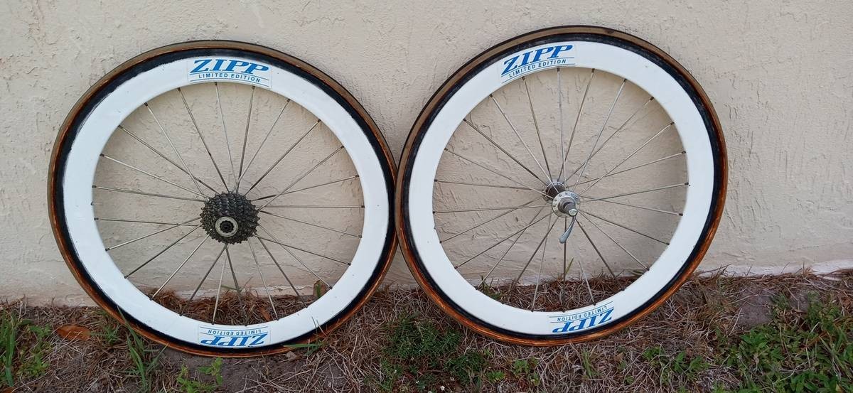 ZIPP limited Edition リアホイール Zipp Limited Edition Carbon 26 in Wheels with Zipp Carbon