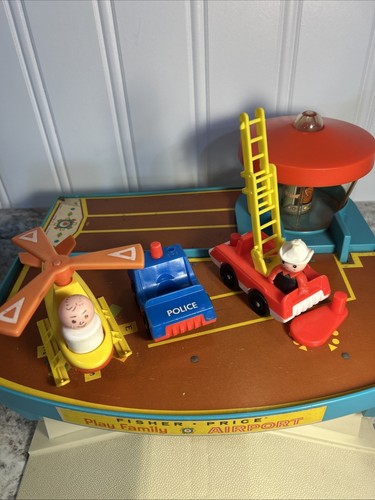 1972 Fisher Price Little People Family Play Airport #966 W/some Accessories - Picture 2 of 18