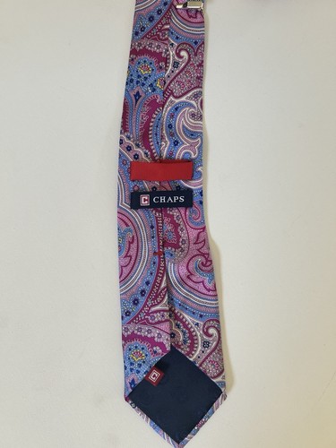 Cravatta CHAPS Paisley in seta rosa fantasia blu con fermacravatta usata in ottime condizioni - Foto 2 di 4