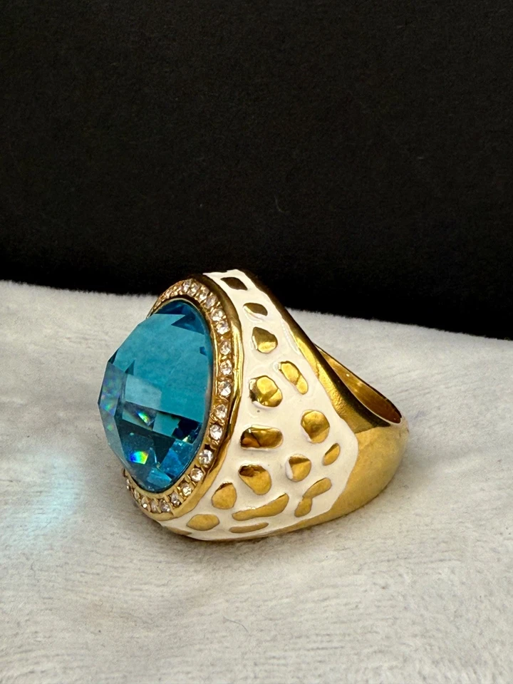 Anillo de diamantes de imitación azul llamativo esmalte tono dorado acero inoxidable talla 8 Foto 2 de 4