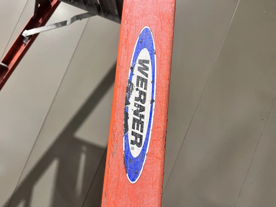 WERNER 8ft Fiberglass Platform Step Ladder (14’ Reach Height) 300lb Capacity - Image 2 of 4