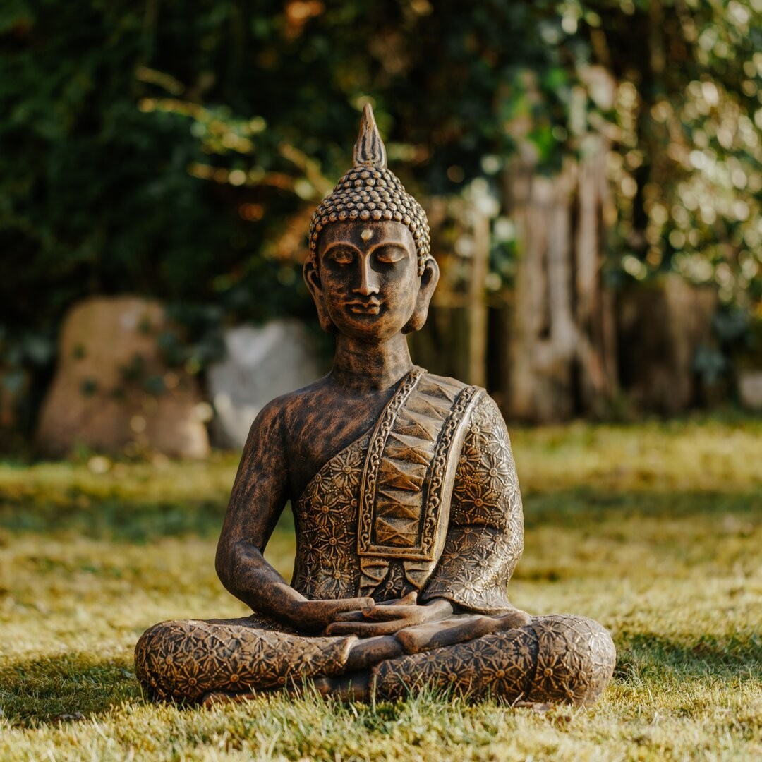 Buddha statue in gold – based on a Thai model