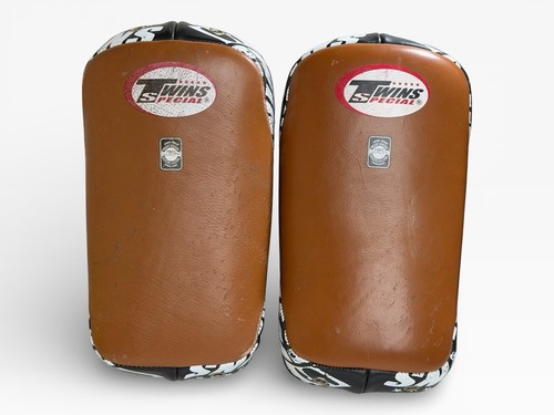 A Pair Of  Twins Special Kickboxing Guard Pads MMA Training Genuine Leather L