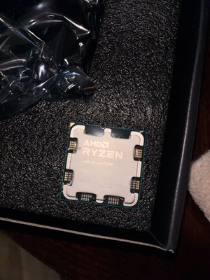 AMD RYZEN 7 7700