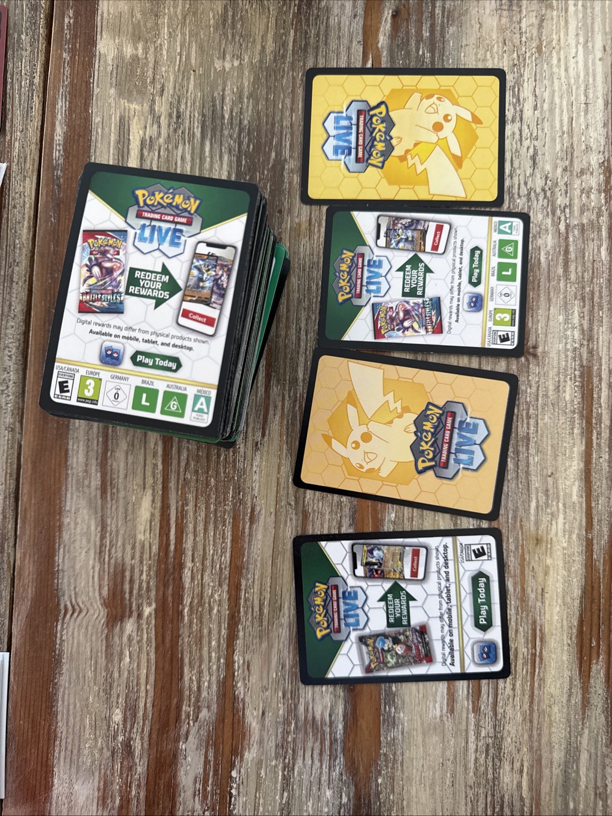 Cartas de código de JCC Pokémon de varios juegos aprox 320