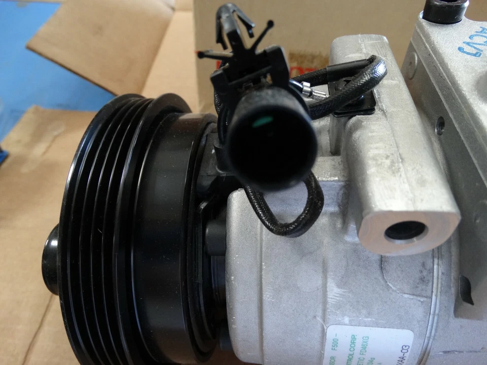 GENUINE A/C COMPRESSOR W/ CLUTCH FOR 01-02 KIA RIO 1.5L OEM# 0K30A-61450 Foto 3 de 4