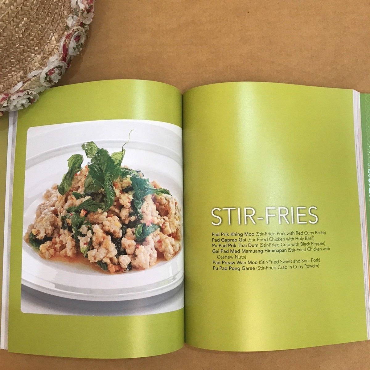 Cookbook Classic Thai Food Delicious and Healthy (English