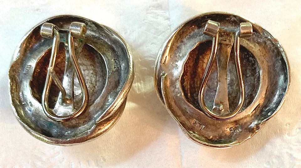 Vintage hand made 2-color gold dome earrings solid 14K/10K, pierced - Image 2 of 4