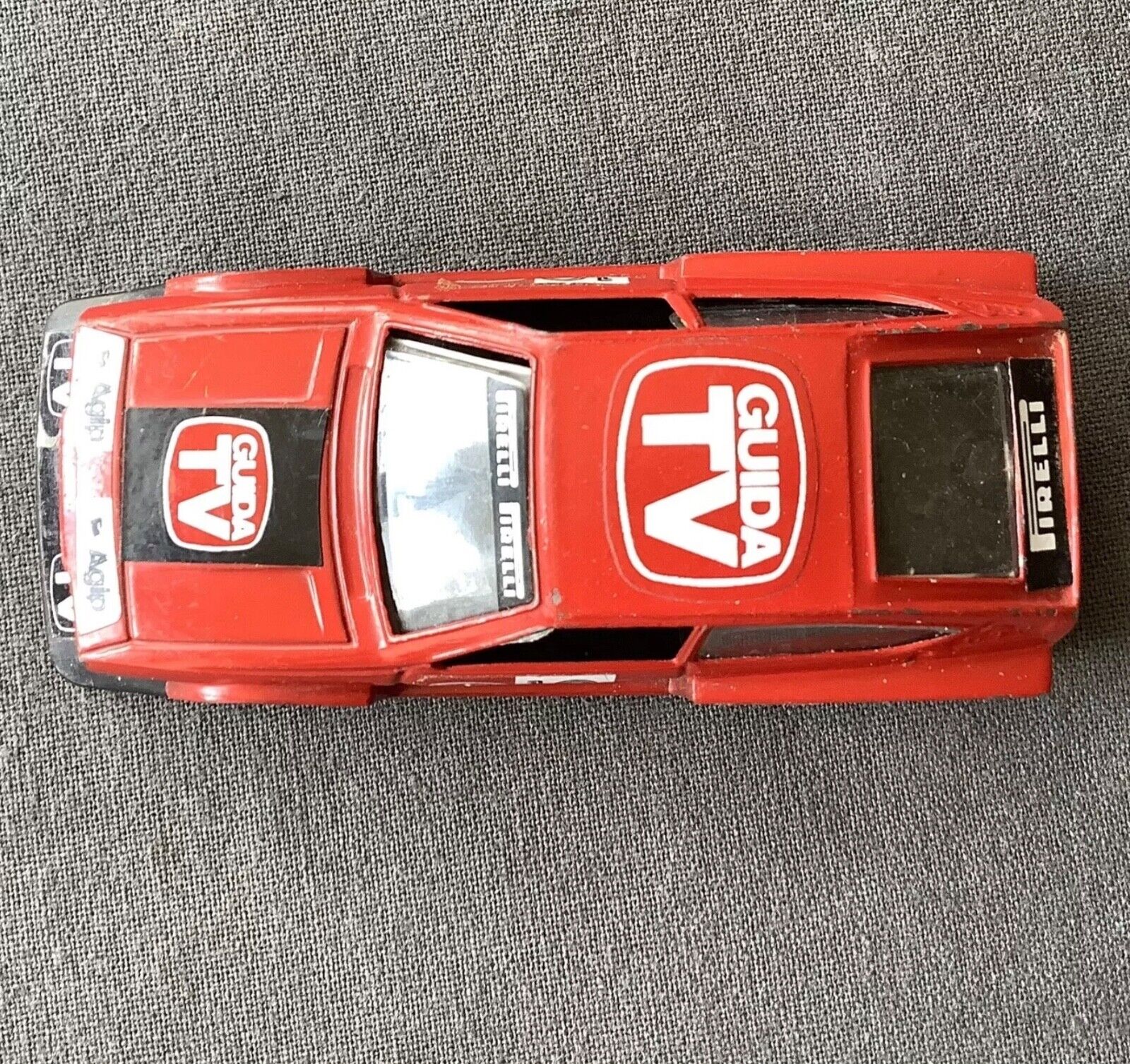 Foto 9 di 10