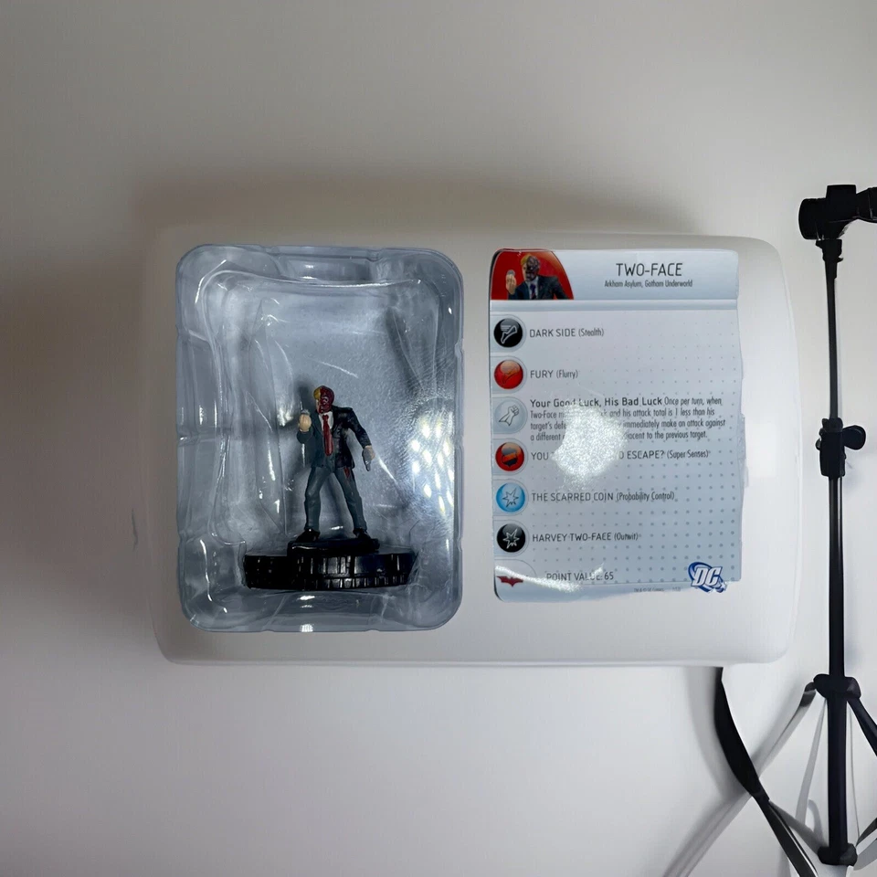 El paquete de láminas The Dark Knight Rises contiene 1 pieza de juego en miniatura coleccionable Foto 4 de 4